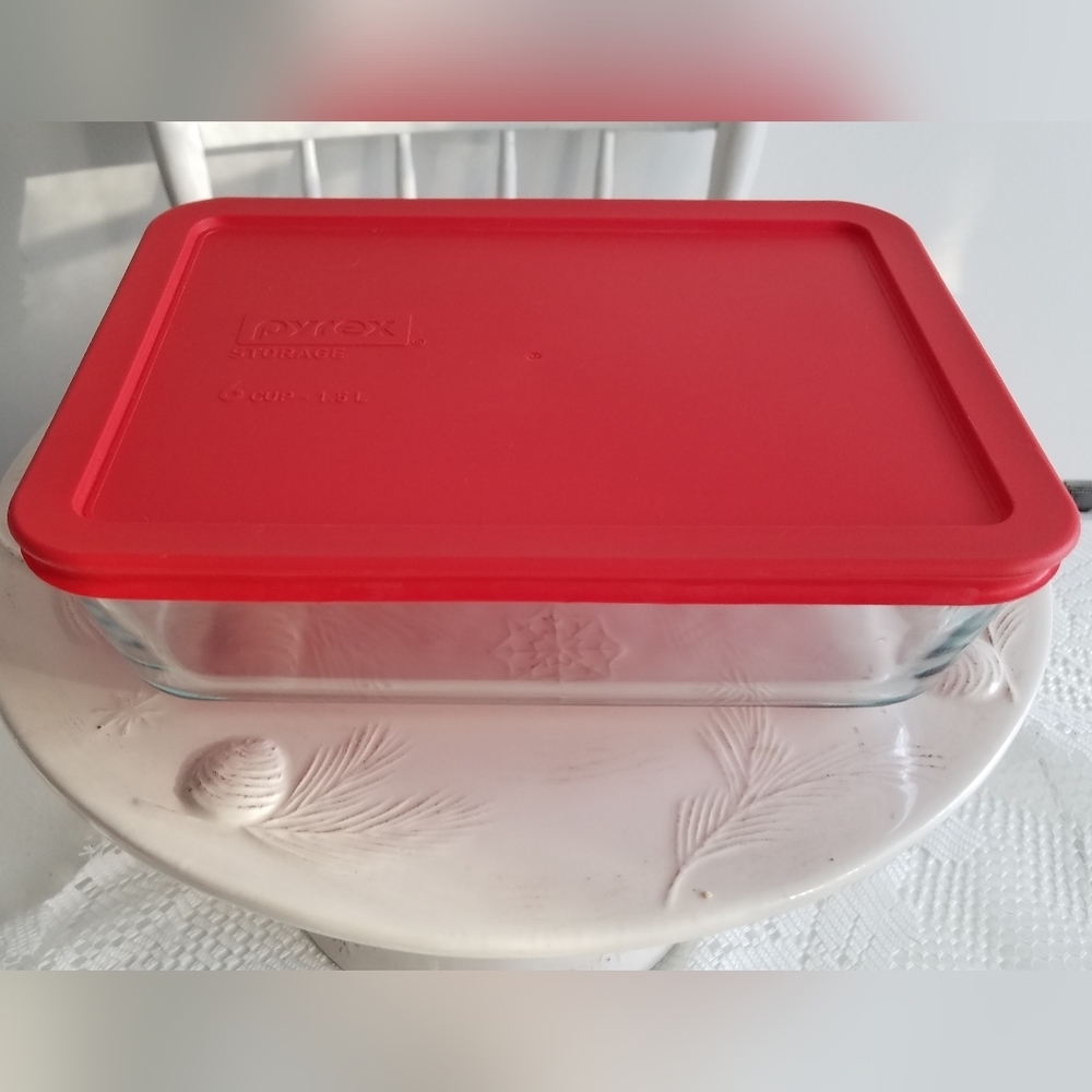 Pyrex 6 Cup Rectangle 7211 Glass Storage Container with Red Lid